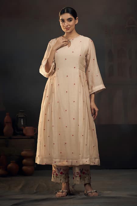 Hirika&Dhruti Chanderi Kurta & Garden Embroidered Pant Set 