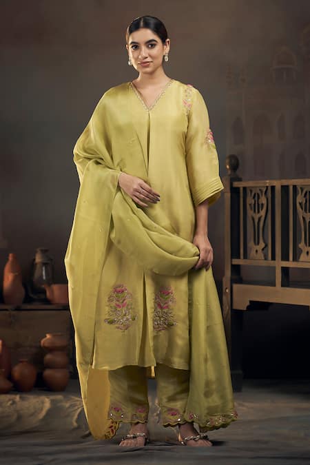 Hirika & Dhruti Floral Butta Embroidered Kurta Pant Set 