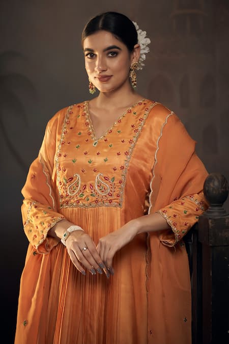 Hirika & Dhruti Yellow Gingham, Cotton, Organza Embroidery V-neck Gathered Kurta Pant Set Online at Aza Fashions Hirika & Dhruti_Yellow Gingham, Cotton, Organza Embroidery V-neck Gathered Kurta Pant Set _Online_at_Aza_Fashions