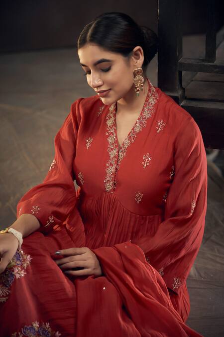 Buy_Hirika & Dhruti_Red Chanderi Embroidery V-neck Floral Anarkali Pant Set _Online_at_Aza_Fashions