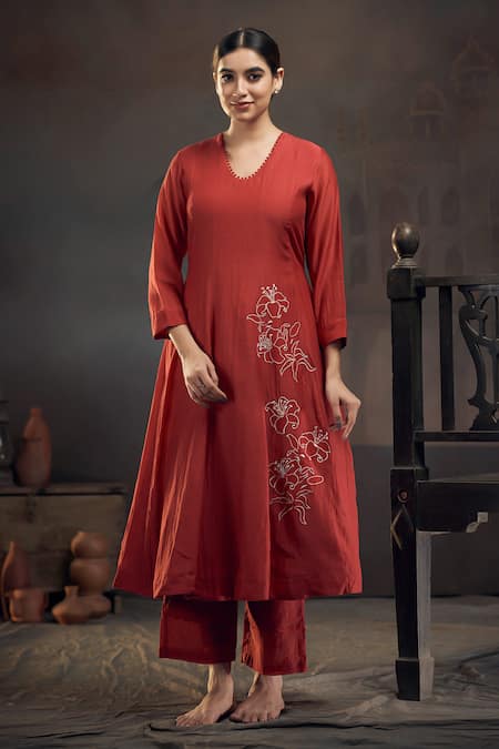 Hirika&Dhruti Chanderi Flower Pattern Kurta & Pant Set 