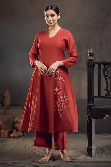 Shop Hirika & Dhruti Red Chanderi Embroidery V-neck Flower Pattern Kurta And Pant Set at Aza Fashions Shop_Hirika & Dhruti_Red Chanderi Embroidery V-neck Flower Pattern Kurta And Pant Set _at_Aza_Fashions