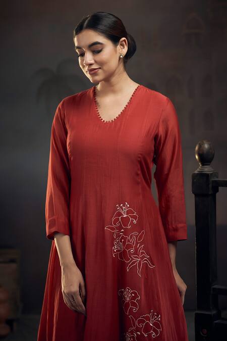 Hirika & Dhruti Red Chanderi Embroidery V-neck Flower Pattern Kurta And Pant Set Online at Aza Fashions Hirika & Dhruti_Red Chanderi Embroidery V-neck Flower Pattern Kurta And Pant Set _Online_at_Aza_Fashions