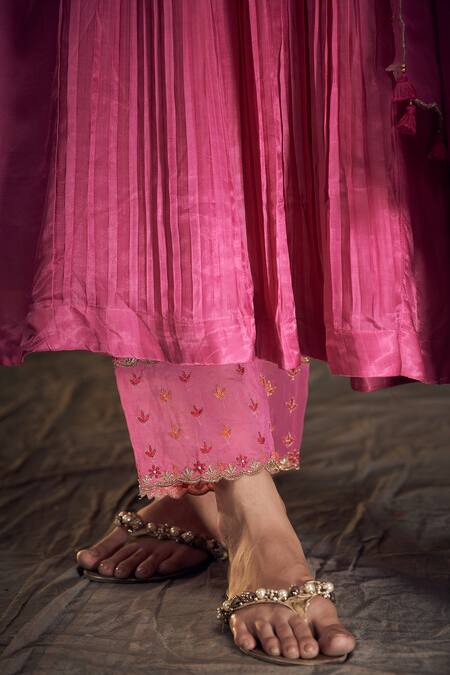 Hirika & Dhruti Pink Gingham, Cotton, Organza Embroidery V-neck Floral Pleated Kurta Set Online at Aza Fashions Hirika & Dhruti_Pink Gingham, Cotton, Organza Embroidery V-neck Floral Pleated Kurta Set _Online_at_Aza_Fashions