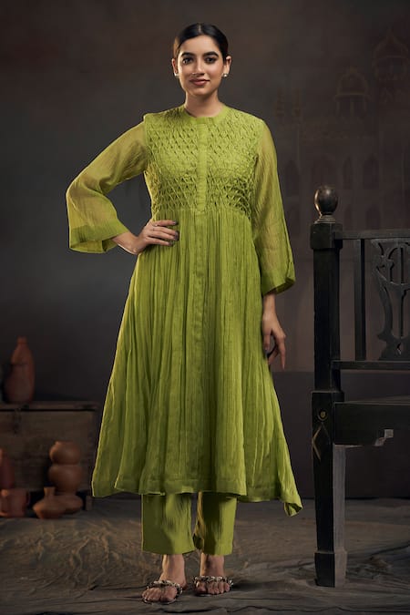 Hirika&Dhruti Smocked Chanderi Gathered Kurta & Pant Set 