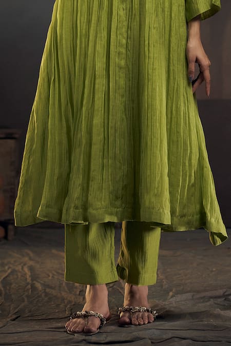 Hirika & Dhruti_Green Chanderi Embroidery Bandeau Neck Smocked Gathered Kurta And Pant Set _Online_at_Aza_Fashions