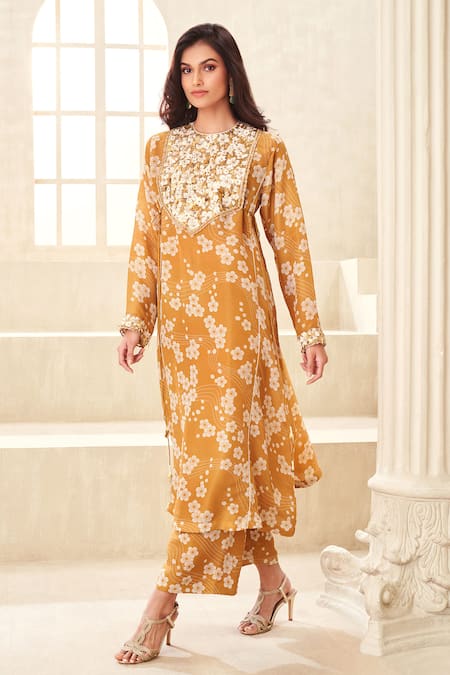 Buy_Taavare_Gold Organza, Tissue Applique, Sequins Round Neck Floral Print Kurta Pant Set _Online_at_Aza_Fashions