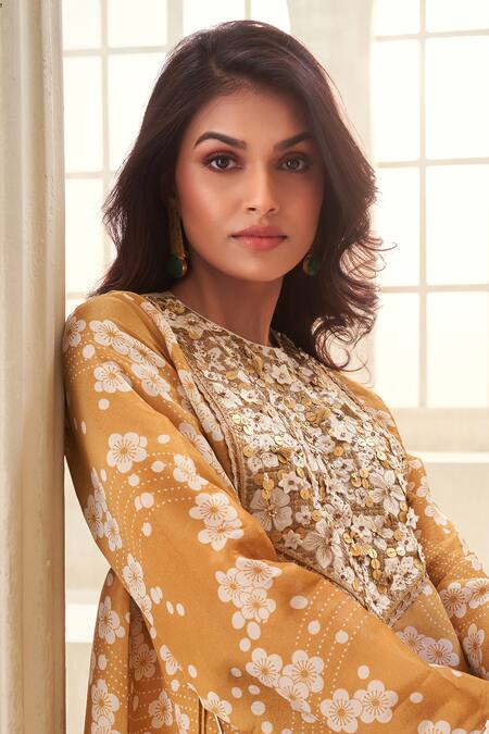 Shop_Taavare_Gold Organza, Tissue Applique, Sequins Round Neck Floral Print Kurta Pant Set _Online_at_Aza_Fashions
