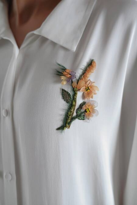 Shop Seesa White Viscose, Georgette Ilana Asymmetric Hand Painted Applique Kaftan Online at Aza Fashions Shop_Seesa_White Viscose, Georgette Ilana Asymmetric Hand Painted Applique Kaftan _Online_at_Aza_Fashions