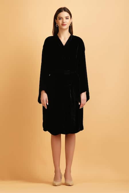 Label Ivish Black Velvet, Muslin V-neck Kimono Wrap Tunic With Belt Online at Aza Fashions Label Ivish_Black Velvet, Muslin V-neck Kimono Wrap Tunic With Belt _Online_at_Aza_Fashions
