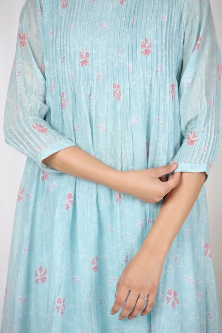 Beige_Blue Chanderi, Cotton Embroidery Round Neck Floral Pattern Kurta And Pant Set_at_Aza_Fashions