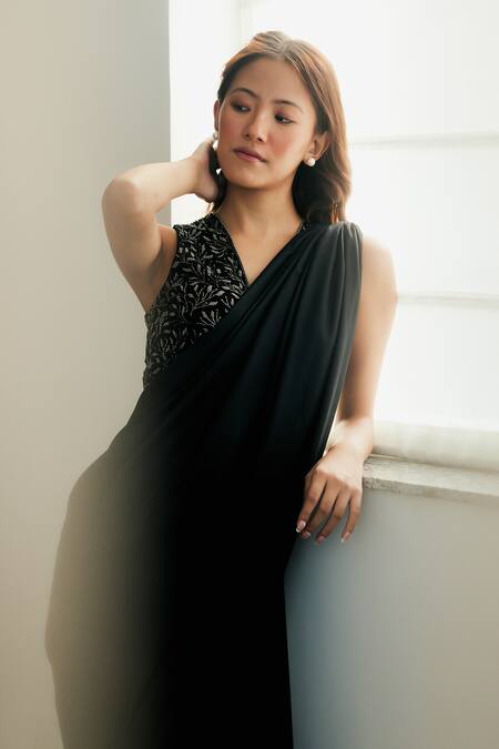 Buy Lavanya Ahuja Black Georgette Embroidery, Beads V-neck Pre-stitched Saree With Floral Blouse Online at Aza Fashions Buy_Lavanya Ahuja_Black Georgette Embroidery, Beads V-neck Pre-stitched Saree With Floral Blouse _Online_at_Aza_Fashions