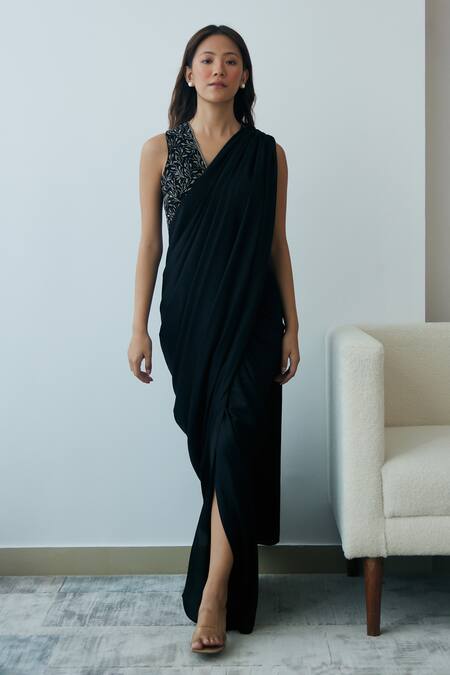 Lavanya Ahuja Black Georgette Embroidery, Beads V-neck Pre-stitched Saree With Floral Blouse at Aza Fashions Lavanya Ahuja_Black Georgette Embroidery, Beads V-neck Pre-stitched Saree With Floral Blouse _at_Aza_Fashions