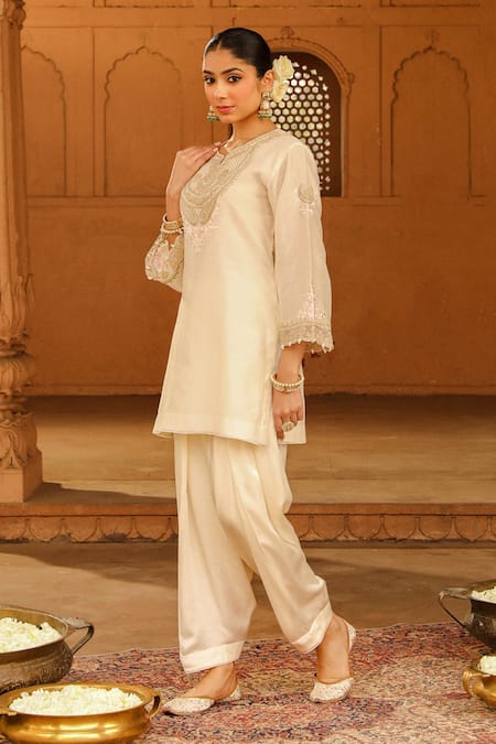 Sheetal Batra_Ivory Silk, Chanderi, Satin Embroidery Split V-neck Ashira Kurta With Salwar _Online_at_Aza_Fashions