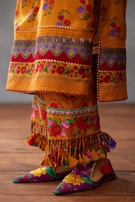 Torani Yellow Kota Doria, Silk Sequins, Embroidery, Dil Seher Sameena Print Kurta Set at Aza Fashions Torani_Yellow Kota Doria, Silk Sequins, Embroidery, Dil Seher Sameena Print Kurta Set _at_Aza_Fashions