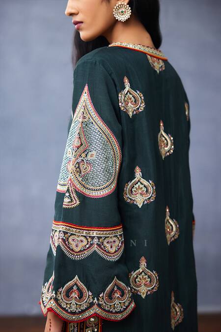 Torani Green Cotton, Silk Embroidery, Sequins Collared Dil Shaad Maira Kurta Set Online at Aza Fashions Torani_Green Cotton, Silk Embroidery, Sequins Collared Dil Shaad Maira Kurta Set _Online_at_Aza_Fashions