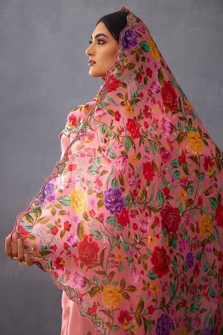 Shop Torani Pink Cotton, Silk Sequins, Embroidery Split V-neck Dil Ruba Asma Kurta Set Shop_Torani_Pink Cotton, Silk Sequins, Embroidery Split V-neck Dil Ruba Asma Kurta Set