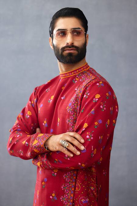 Torani Red Muslin, Silk Embroidery Dil Surkh Aariz Print Kurta Set Online at Aza Fashions Torani_Red Muslin, Silk Embroidery Dil Surkh Aariz Print Kurta Set _Online_at_Aza_Fashions