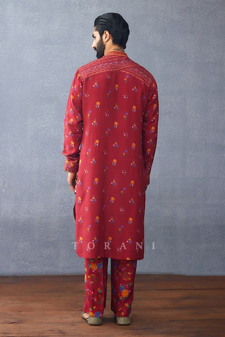 Shop Torani Red Muslin, Silk Embroidery Dil Surkh Aariz Print Kurta Set at Aza Fashions Shop_Torani_Red Muslin, Silk Embroidery Dil Surkh Aariz Print Kurta Set _at_Aza_Fashions