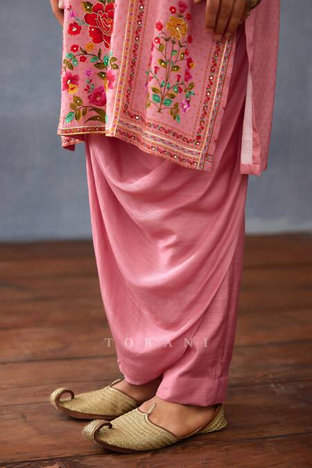 Torani Pink Silk Sequins, Zari Dil Ruba Talal Print Kurta Set at Aza Fashions Torani_Pink Silk Sequins, Zari Dil Ruba Talal Print Kurta Set _at_Aza_Fashions