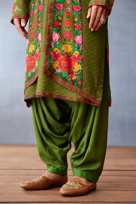 Shop Torani Green Cotton, Silk Embroidery Dil Saaz Farid Print Kurta Set Online at Aza Fashions Shop_Torani_Green Cotton, Silk Embroidery Dil Saaz Farid Print Kurta Set _Online_at_Aza_Fashions