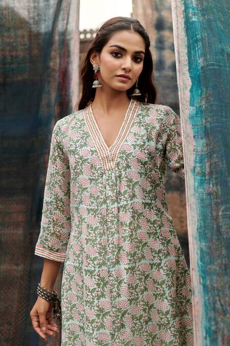 Karaj Jaipur_Green Chanderi, Cotton Mirrors, Embroidery V-neck Jaal Print Kurta Pant Set _at_Aza_Fashions
