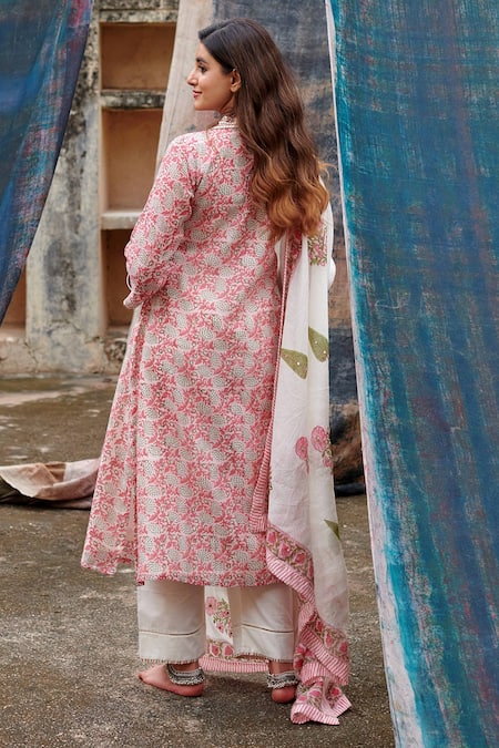 Shop_Karaj Jaipur_Red Chanderi, Cotton Embroidery, Mirrors V-neck Jaal Pattern Kurta Pant Set _at_Aza_Fashions