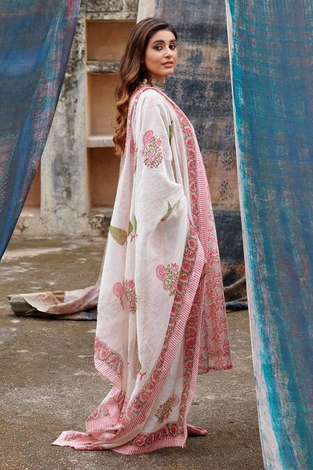 Shop_Karaj Jaipur_Red Chanderi, Cotton Embroidery, Mirrors V-neck Jaal Pattern Kurta Pant Set _Online_at_Aza_Fashions