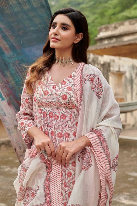 Shop Karaj Jaipur Red Chanderi, Cotton Sequins, Embroidery V-neck Jaal Print V Kurta Pant Set Online at Aza Fashions Shop_Karaj Jaipur_Red Chanderi, Cotton Sequins, Embroidery V-neck Jaal Print V Kurta Pant Set _Online_at_Aza_Fashions