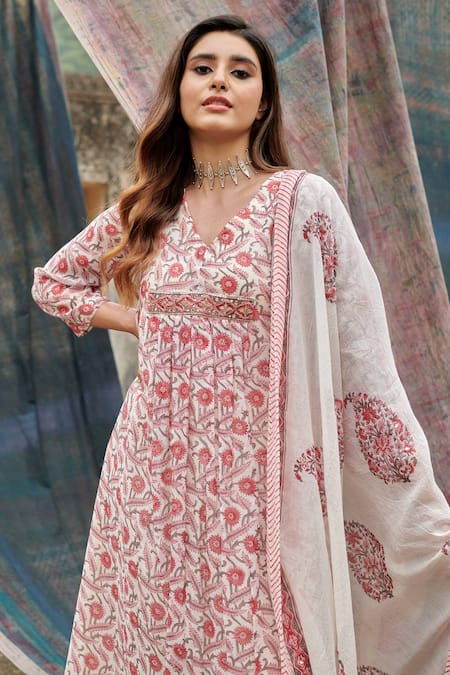 Karaj Jaipur Red Chanderi, Cotton Sequins, Embroidery V-neck Jaal Print V Kurta Pant Set at Aza Fashions Karaj Jaipur_Red Chanderi, Cotton Sequins, Embroidery V-neck Jaal Print V Kurta Pant Set _at_Aza_Fashions