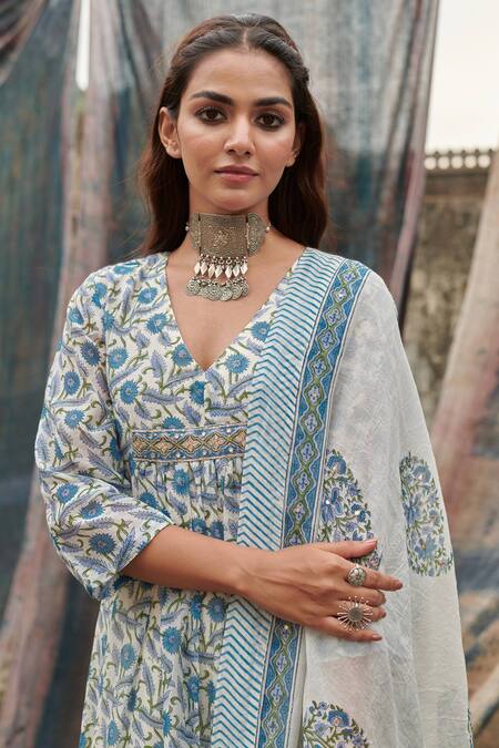 Karaj Jaipur Blue Chanderi, Cotton Sequins V-neck Jaal Pattern V Kurta Pant Set at Aza Fashions Karaj Jaipur_Blue Chanderi, Cotton Sequins V-neck Jaal Pattern V Kurta Pant Set _at_Aza_Fashions
