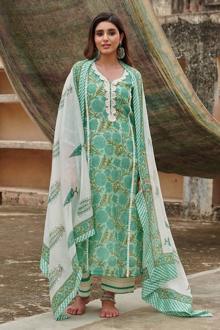 Shop Karaj Jaipur Green Chanderi, Cotton Lace, Embroidery Jaal Print Leaf Neck Kurta Pant Set Online at Aza Fashions Shop_Karaj Jaipur_Green Chanderi, Cotton Lace, Embroidery Jaal Print Leaf Neck Kurta Pant Set _Online_at_Aza_Fashions