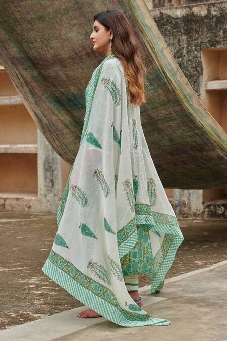 Karaj Jaipur Green Chanderi, Cotton Lace, Embroidery Jaal Print Leaf Neck Kurta Pant Set at Aza Fashions Karaj Jaipur_Green Chanderi, Cotton Lace, Embroidery Jaal Print Leaf Neck Kurta Pant Set _at_Aza_Fashions