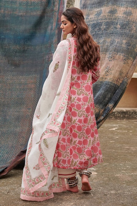 Karaj Jaipur Jaal Pattern Leaf Neck Kurta Pant Set 