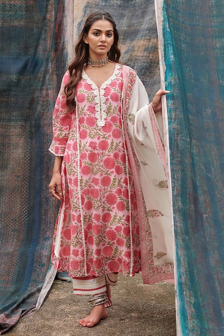 Buy_Karaj Jaipur_Red Chanderi, Cotton Lace, Embroidery Jaal Pattern Leaf Neck Kurta Pant Set _Online_at_Aza_Fashions