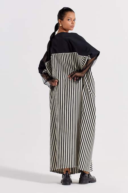 Shop Three Black Poplin V-neck Stripe Pattern Kaftan at Aza Fashions Shop_Three_Black Poplin V-neck Stripe Pattern Kaftan _at_Aza_Fashions