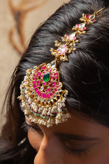 Preeti Mohan_Red Anaya Chaand Kundan Embellished Maangtikka _Online_at_Aza_Fashions