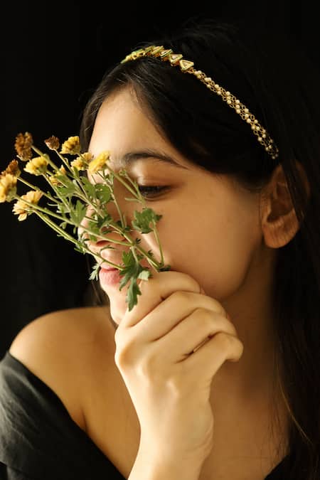 Do Taara Gold Plated Kundan Embellished Mathapatti Online at Aza Fashions Do Taara_Gold Plated Kundan Embellished Mathapatti _Online_at_Aza_Fashions