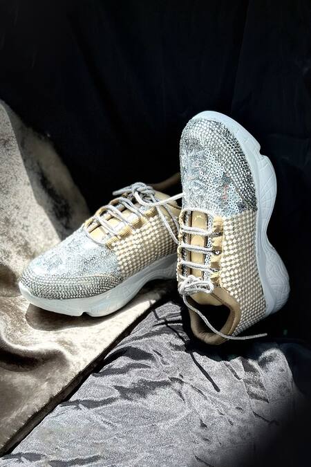Chal Jooti_Gold Cut Work, Pearls, Sequins Frosted Sparkle Embellished Shoes_Online_at_Aza_Fashions