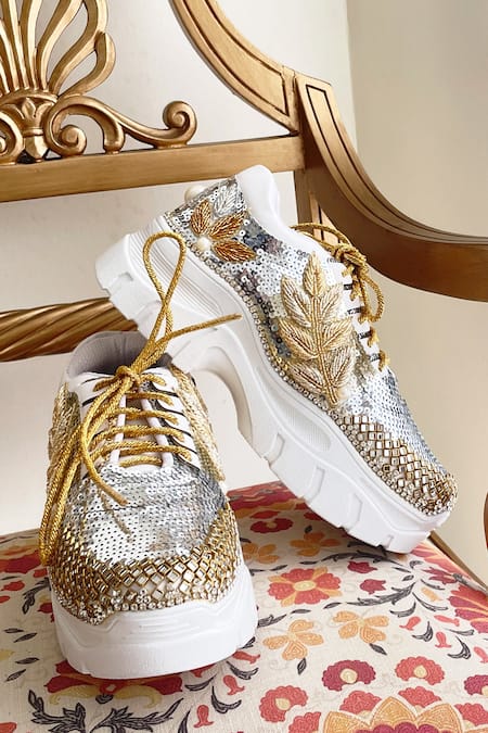 Chal Jooti Gold Crystals, Sequins Maghumalti Her Highness Embellished Shoes Online at Aza Fashions Chal Jooti_Gold Crystals, Sequins Maghumalti Her Highness Embellished Shoes _Online_at_Aza_Fashions