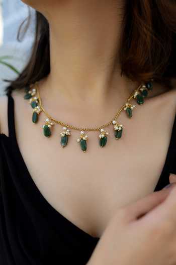 Do Taara Green Stone And Pearl Trinket Necklace Online at Aza Fashions Do Taara_Green Stone And Pearl Trinket Necklace _Online_at_Aza_Fashions