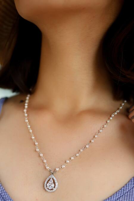 Do Taara Silver Plated Victorian Spark Faux Diamond Pendant Necklace Online at Aza Fashions Do Taara_Silver Plated Victorian Spark Faux Diamond Pendant Necklace _Online_at_Aza_Fashions