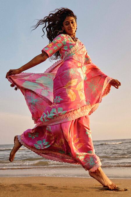 Shop Saundh Pink Crepe Lace Alba Leaf Print Saree With Unstitched Blouse Piece at Aza Fashions Shop_Saundh_Pink Crepe Lace Alba Leaf Print Saree With Unstitched Blouse Piece_at_Aza_Fashions