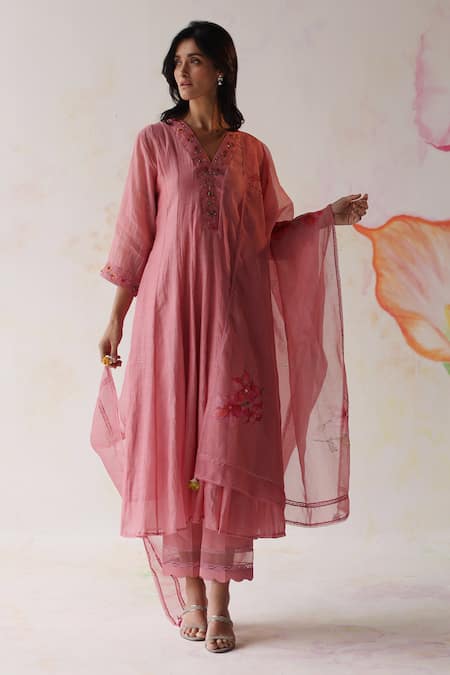 Begum Nargis Floral Embroidered Kurta Set 