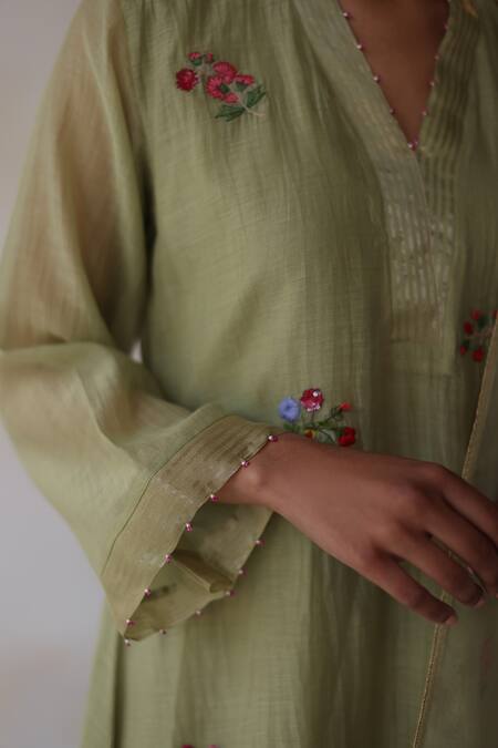 Begum Green Chanderi Silk, Cotton, Organza Sequins, Nishat Hand Embroidered Kurta Set at Aza Fashions Begum_Green Chanderi Silk, Cotton, Organza Sequins, Nishat Hand Embroidered Kurta Set _at_Aza_Fashions