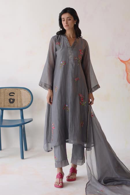 Begum Nishat Floral Embroidered Kurta Set 