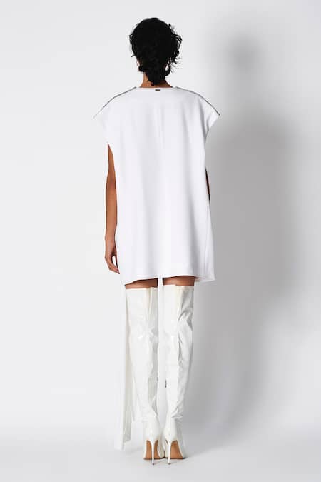 Shop 431-88 By Shweta Kapur White Crepe V-neck Jay Oversized V Waistcoat at Aza Fashions Shop_431-88 By Shweta Kapur_White Crepe V-neck Jay Oversized V Waistcoat _at_Aza_Fashions