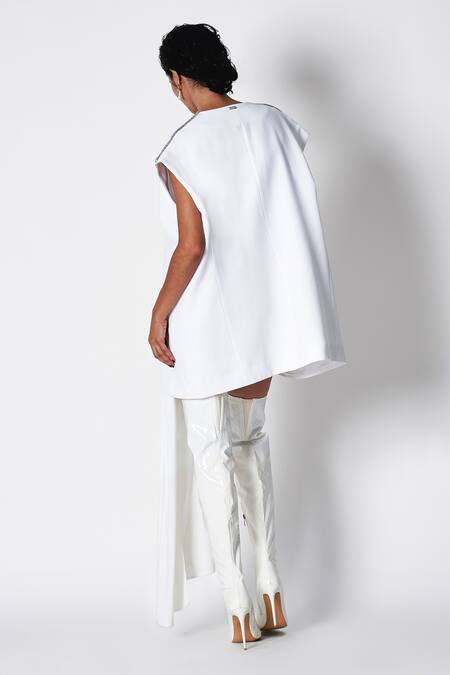 431-88 By Shweta Kapur White Crepe V-neck Jay Oversized V Waistcoat Online at Aza Fashions 431-88 By Shweta Kapur_White Crepe V-neck Jay Oversized V Waistcoat _Online_at_Aza_Fashions
