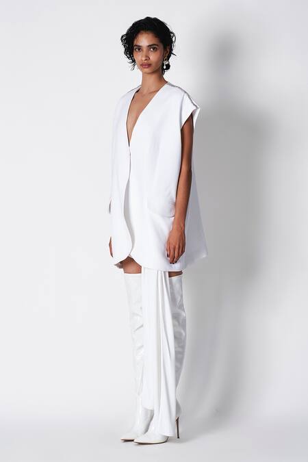 Shop 431-88 By Shweta Kapur White Crepe V-neck Jay Oversized V Waistcoat Online at Aza Fashions Shop_431-88 By Shweta Kapur_White Crepe V-neck Jay Oversized V Waistcoat _Online_at_Aza_Fashions