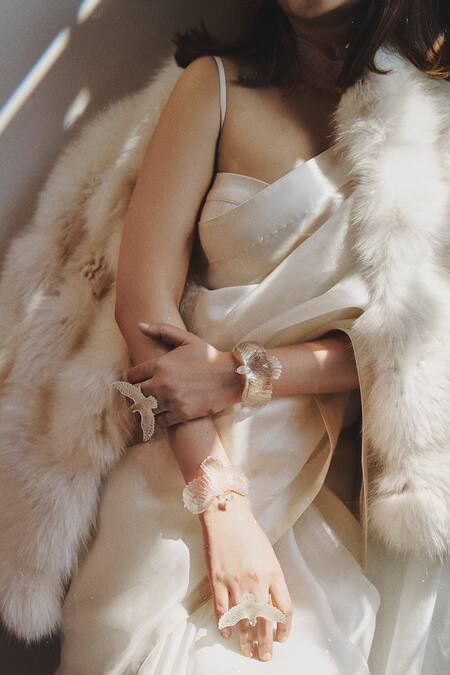 Ekaya Banaras Off White Organza Solid Saree With Unstitched Blouse Piece Online at Aza Fashions Ekaya Banaras_Off White Organza Solid Saree With Unstitched Blouse Piece _Online_at_Aza_Fashions